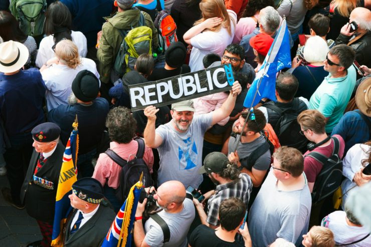 Elizabeth II. / Monarchiegegner und Royal-Muffel: Nicht alle trauern um die Queen