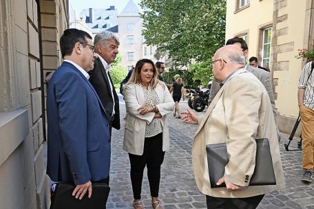 Die Gewerkschaftsvertreter vor den Sondierungsgesprächen mit der Regierung am 25. August