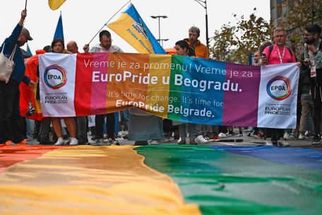 Serbien / Hooligan-Ausschreitungen bei erster EuroPride-Parade in Südosteuropa
