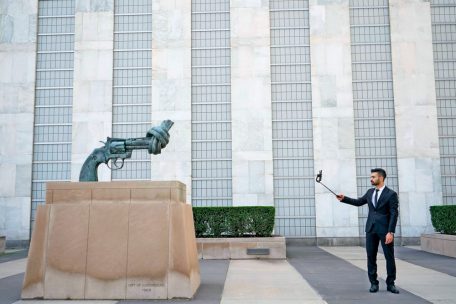 Forum / Wie die Wahrheit in einem Meer der Irrelevanz ertrinkt: Das Ende realer sozialer Netzwerke