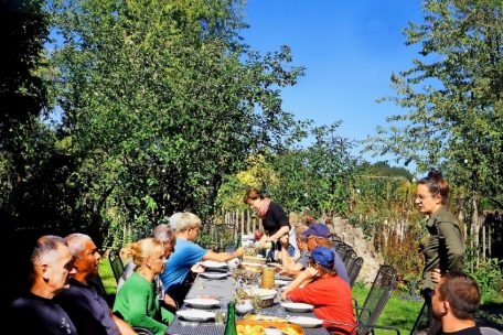 Willkommene Stärkung nach einem arbeitsreichen Morgen für die Erntehelfer im Domaine Laurent und Rita Kox
