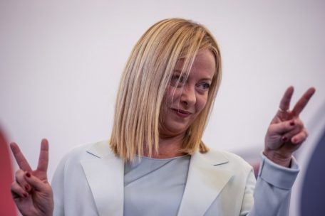 Fratelli d’Italia / Radikale Rechte feiert Wahlsieg in Italien – „Nacht des Stolzes“
