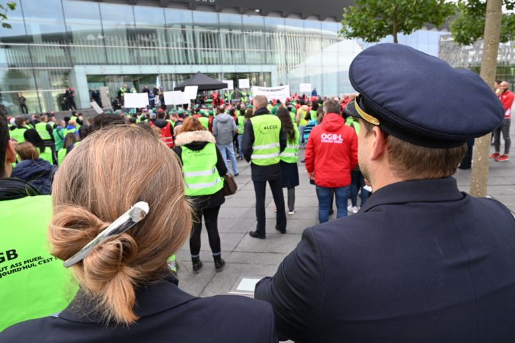 Arbeitsbedingungen bei Luxair / Gewerkschaftler demonstrieren am Tag der Luftfahrt-Tripartite in Luxemburg-Stadt