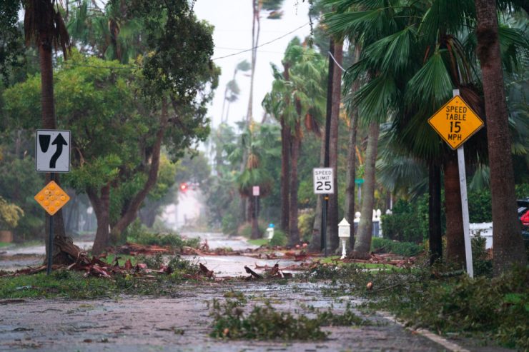 USA / Hurrikan „Ian“ trifft mit Sturmfluten und Wind auf Florida