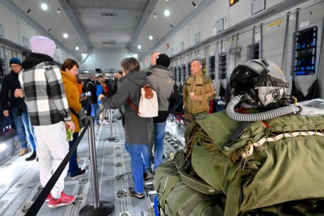 Viele Besucher nutzten die Möglichkeit, den Airbus-Transporter der Armee zu besichtigen