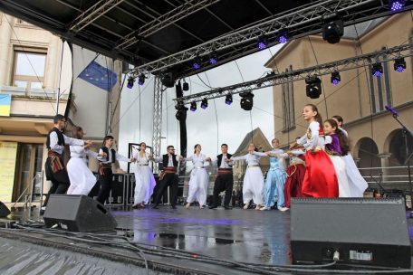 Zahlreiche Gruppen führten traditionelle Tänze vor