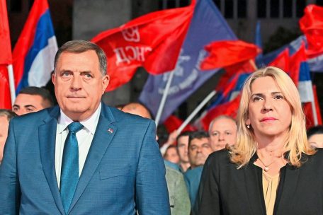 Serben-Führer und Putin-Freund Milorad Dodik bleibt weiterhin Präsident der serbischen Teilrepublik Srpska, seine Vertraute Zeljka Cvijanovic übernimmt den Sitz der Serben im Staatspräsidium von Bosnien-Herzegowina