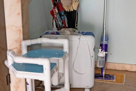 Im Flur steht das Sauerstoffgerät bereit