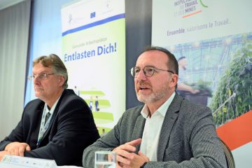 Wenn’s im Rücken zwickt / Warum Muskel- und Skeletterkrankungen im Job immer häufiger werden