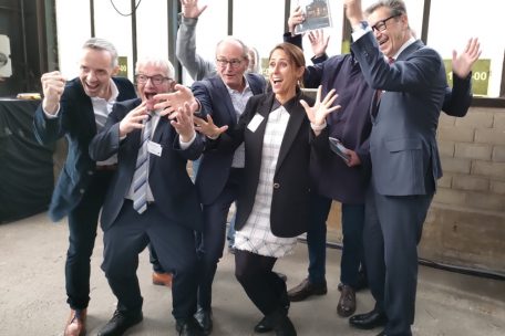 In der Fotobooth (v.l.n.r.): die Bürgermeister Georges Mischo und Paul Weimerskirch, Minister Claude Turmes, Agora-Präsidentin Marie-Josée Vidal und Agora-Vizepräsident Bruno Théret