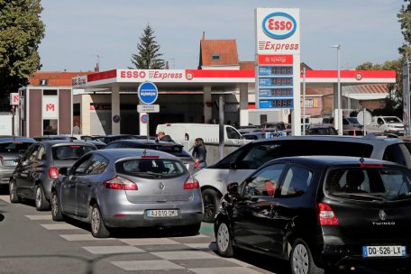 Drei Raffinerien betroffen / Streik sorgt in Frankreich für Benzinknappheit