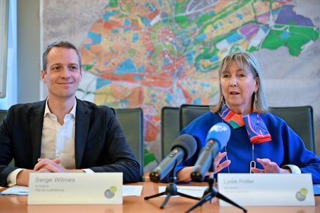 Bürgermeisterin Lydie Polfer (DP) und der Erste Schöffe Serge Wilmes (CSV) erläuterten den Stand der Renovierungsarbeiten auf dem Knuedler