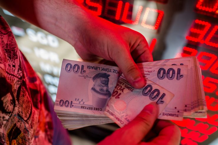 Währungen / Türkische Zentralbank senkt Leitzins unerwartet kräftig – Lira auf Rekordtief