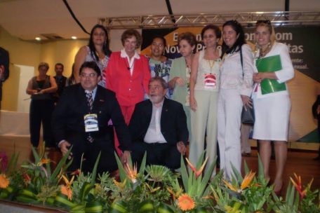 Gemeinsames Foto mit dem Präsidenten (sitzend, Mitte). Debora Rodriques ist die Dame außen rechts.