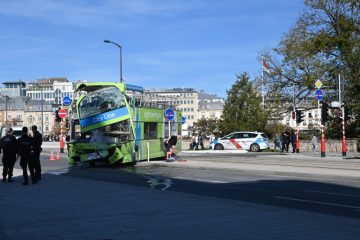Luxemburg-Stadt / Unfall zwischen Touristenbus und Lastwagen auf dem Pont Adolphe – zwei Menschen verletzt