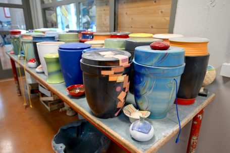 Es muss nicht immer schwarz und dunkel sein: Die Urnen können individuell angepasst werden