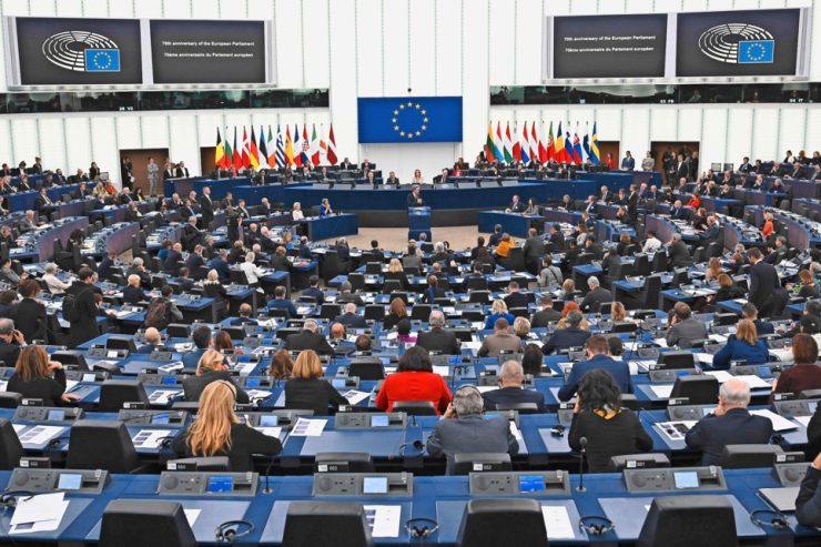 Feierstunde / Europäisches Parlament feiert 70 Jahre, ist aber noch nicht volljährig