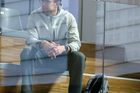 Tim Sommer verfolgt das Spiel von Marie Weckerle in Petingen