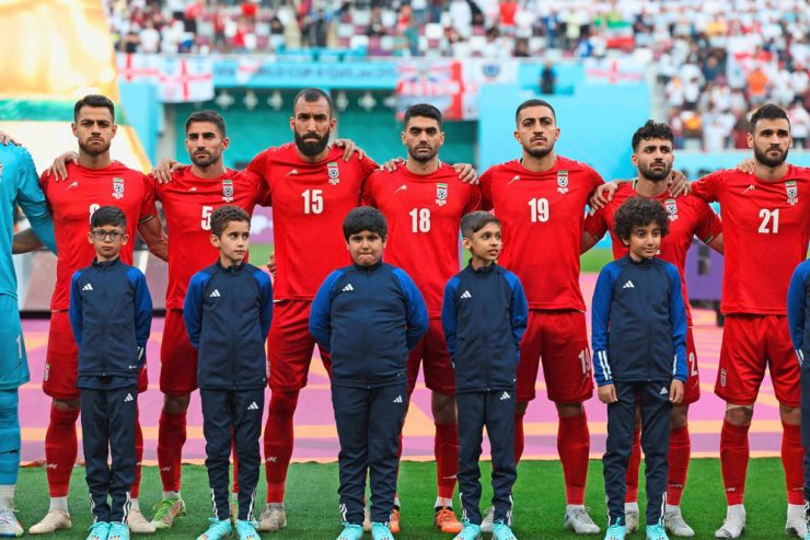 Fußball-WM / Schweigen „nicht ausreichend“: Irans Fußballer in der politischen Zwickmühle