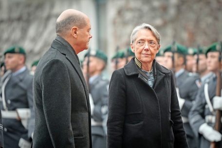 Beziehungspflege / Hektische Betriebsamkeit zwischen Berlin und Paris