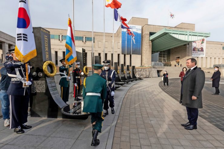 Südkorea / In der Geschichte vereint: Erbgroßherzog Guillaume besucht „War Memorial“ in Seoul