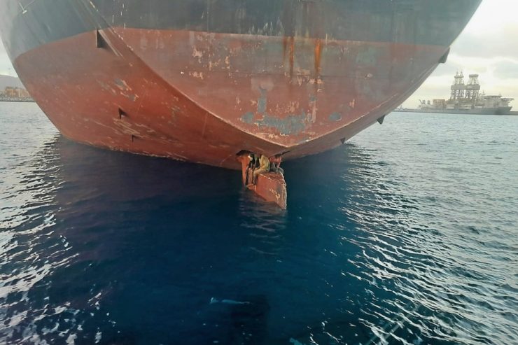 Spanien / Die unglaubliche Geschichte der Flucht von drei Migranten auf dem Ruder eines Tankers