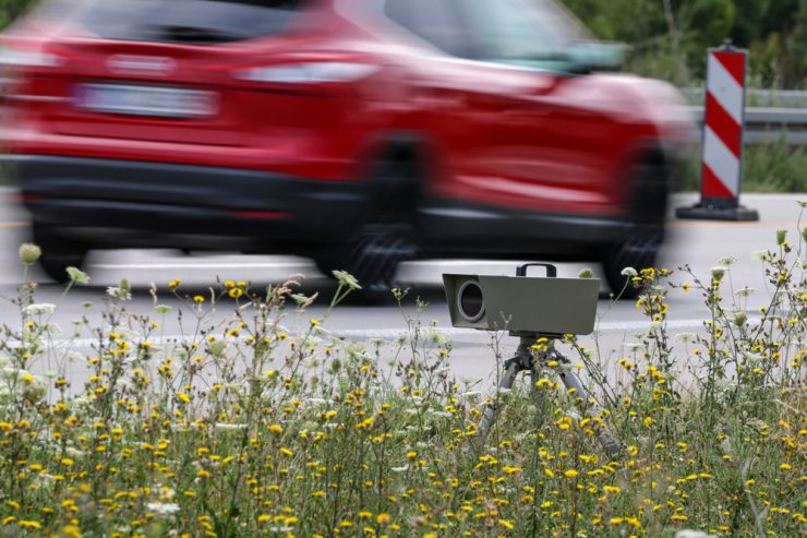 Deutschland / Luxemburgisches Auto rast mit 147 km/h durch grenznahen Tempo-70-Bereich