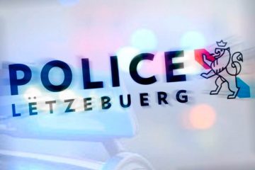 Verkehrsunfall / Fahrerin verliert Kontrolle über ihren Wagen und landet auf der Seite