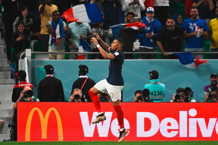 WM / Mbappé weist den Weg: Titelverteidiger Frankreich im Viertelfinale