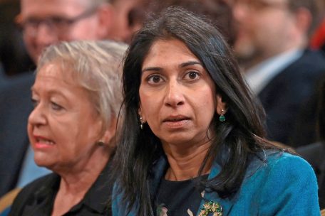 Großbritannien / Konservative überbieten sich mit radikalen Parolen gegen Einwanderer