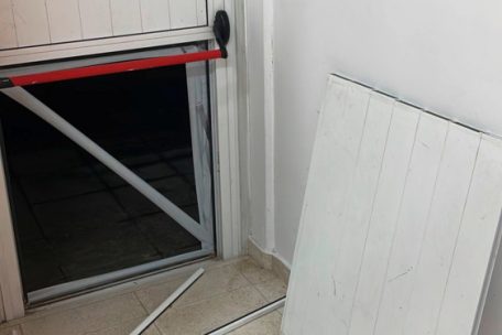 Ultras traten in der Halbzeitpause die Tür der Red-Boys-Umkleide ein