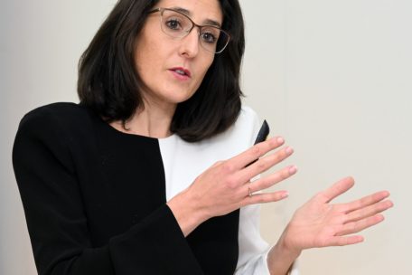 Natacha Clarac ist Lobbyistin in Brüssel – und hat am Montagabend auf die Wichtigkeit eines vollständigen Transparenzregisters hingewiesen, um eine gesamtgesellschaftliche Partizipation an der politischen Entscheidungsfindung zu ermöglichen