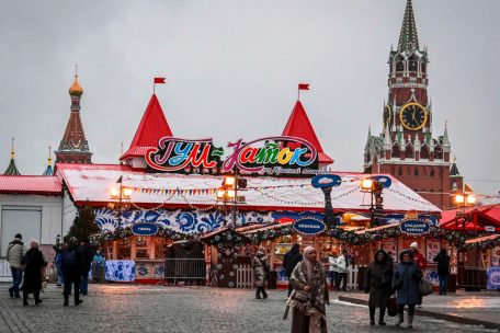 Russland / Die Sanktionen wegen des Ukraine-Krieges greifen, der Staat beschönigt