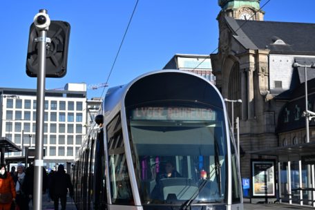 Die Tram vor dem Hauptbahnhof