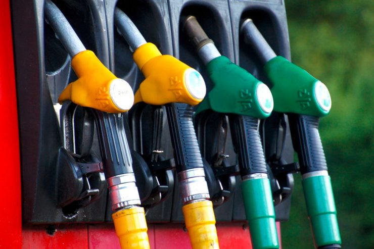Tanken / Spritpreis macht die Schere: Benzin wird in Luxemburg günstiger, Diesel teurer