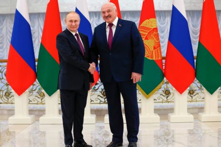 Ukraine-Krieg / Putin bittet Lukaschenko bei seltenem Besuch in Minsk um Hilfe