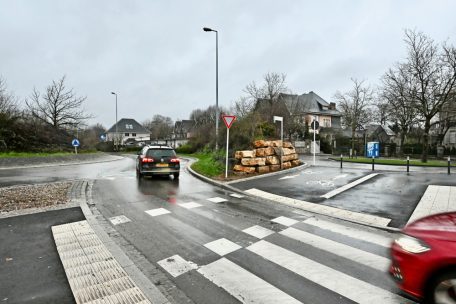 An der Bessemer-Straße endet sie abrupt: die neue Escher Fahrradherrlichkeit. Immerhin aber gibt es ein Schild in Richtung „Vëlodukt“.