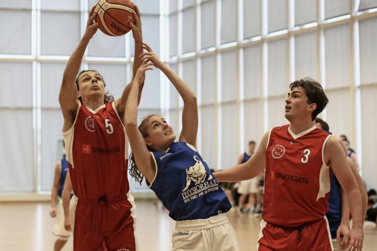 Tournoi de Noël in Bildern / Brüssel triumphiert doppelt, auch Köln obenauf