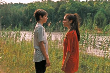 Interview / Dans „Falcon Lake“, Charlotte le Bon chronique un été amoureux entre deux adolescents