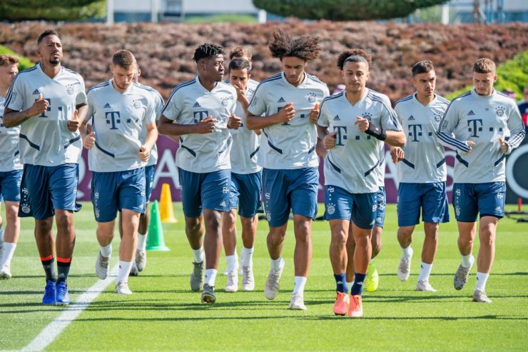Fussball / FC Bayern fliegt nach Doha: Umstrittene Partnerschaft bereitet „Kopfzerbrechen“