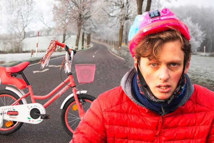 50 Kilometer / Britischer Youtuber durchquert Luxemburg auf rosa Kinderfahrrad