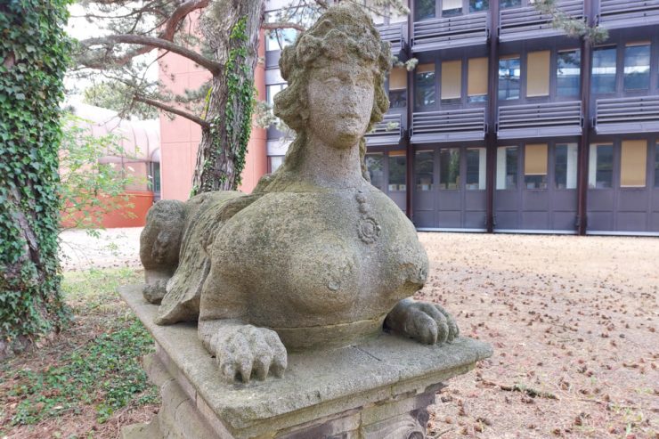 Lokalgeschichte / Die vergessene Sphinx aus Esch – Eine Erinnerung an das Schloss Berwart