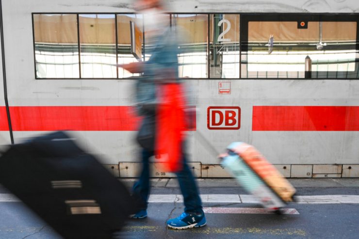 Deutschland / Filterfrei im Fernverkehr: Lauterbach kündigt Masken-Ende an