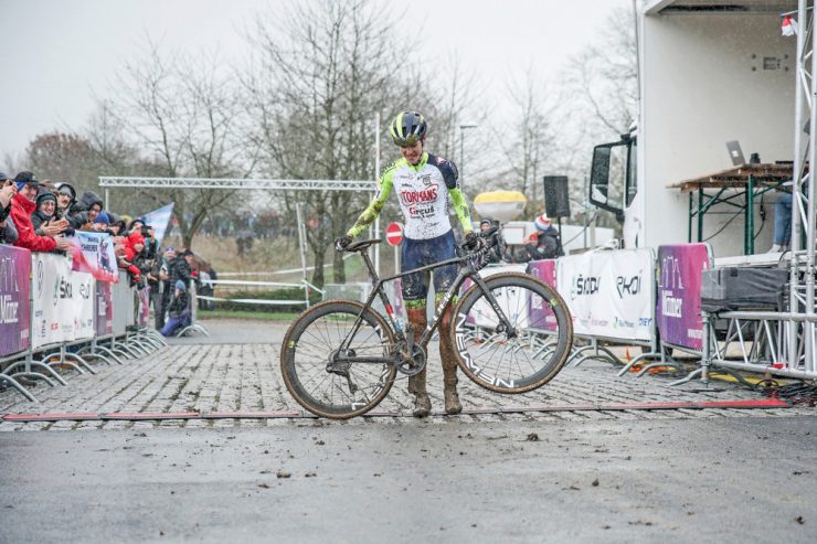 Cyclocross-Landesmeisterschaft / Damen: Start-Ziel-Sieg für Schreiber