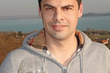 Bence Laposa managt den Betrieb auf dem gleichnamigen Familien-Weingut am Balaton