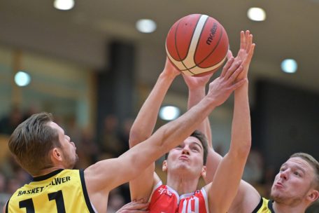 Victor Stein (in Rot) ist sich bewusst, dass die Sparta in dieser Saison mit einem ganz neuen Druck klarkommen muss