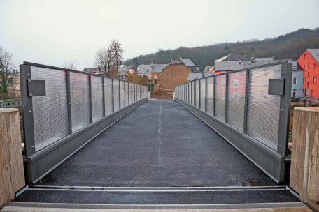 Die 29 Meter lange Radbrücke kostete allein 1,7 Millionen Euro