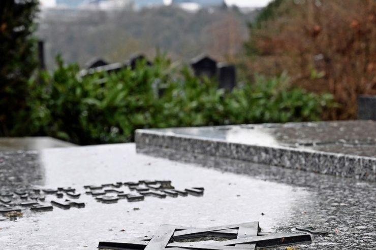 Luxemburg-Stadt / Denkmalschutz für jüdischen Friedhof als symbolischer Akt am 90. Jahrestag der Machtergreifung