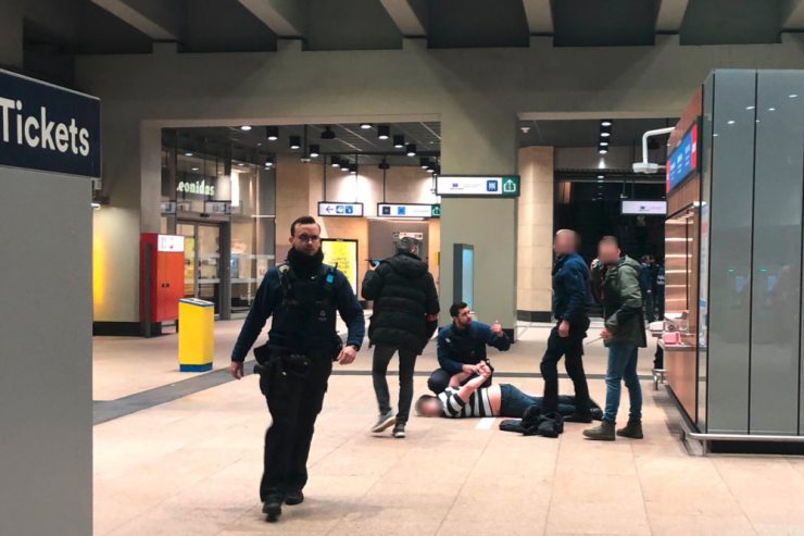 Drei Verletzte / Messerangriff im Brüsseler EU-Viertel: Polizei nimmt Mann in U-Bahnhof fest