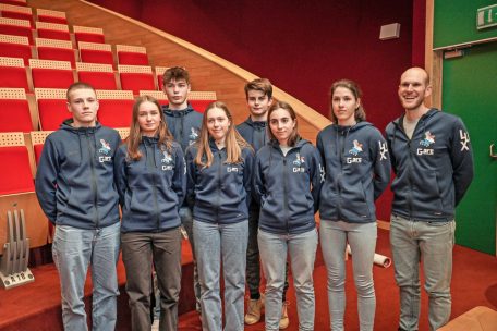 Der FSCL-Kader für die Cyclocross-WM in Hoogerheide: Noa Berton, Rick Meylender (hintere Reihe, von links nach rechts); Fynn Ury, Liv Wenzel, Anouk Schmitz, Maïté Barthels, Marie Schreiber und Nationaltrainer Jempy Drucker (vordere Reihe, von links nach rechts)